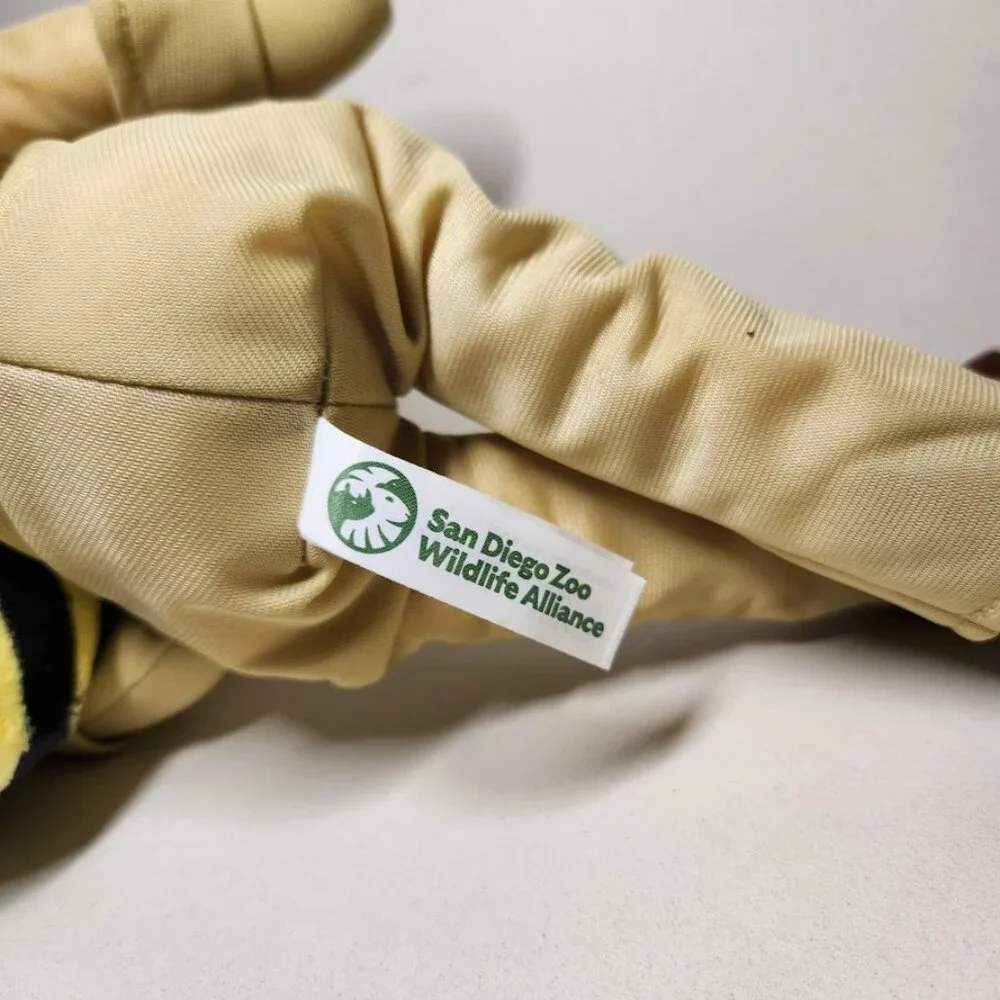 NEW San Diego Zoo Wildlife Alliance Beekeeper Woman Honeybee Bee Beekeeping NEW